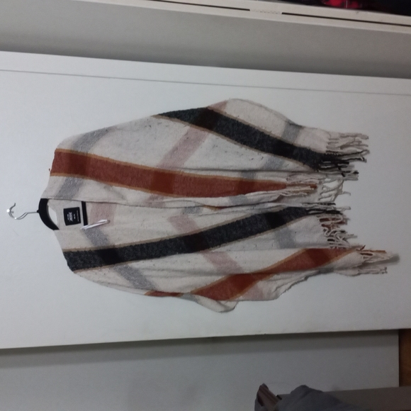 3 for 1 deal on all these Ponchos!!!! - Picture 5 of 6